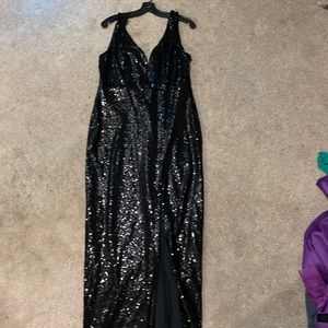 Long black sequin dress, vcut down breast, long slit in the middle of the front